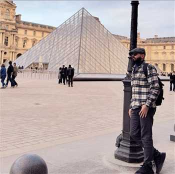 آقای بابک بایرامی دانش آموخته خوب و موفق مقطع کارشناسی ارشد رشته ارتباط تصویری دانشگاه مارلیک نوشهر  🔸️بخشی از کارنامه پرافتخار ایشان:  1- برگزاری اولین نمایشگاه هنری فیسبوک در جهان با 15 اثر ( پوستر ) - 1391 2- طراح پرمخاطبترین لوگو اولین فستیوال هنر معاصر ا